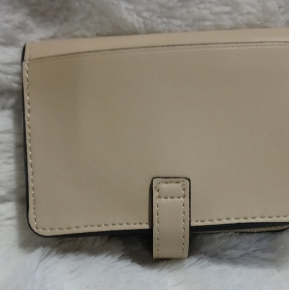 ✴️3/$15✴️ Small gold studded hand clutch - Picture 3 of 7